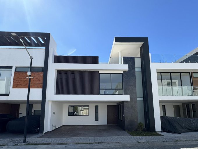 Casa en Venta en Parque Baja California Sur, Zona Lomas de Angelópolis III